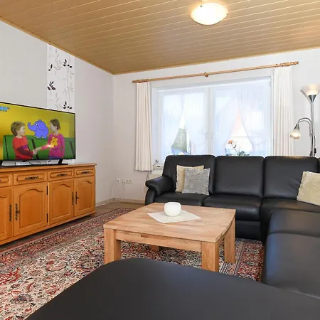 Im Haus Wiederkehr إِزينتْس